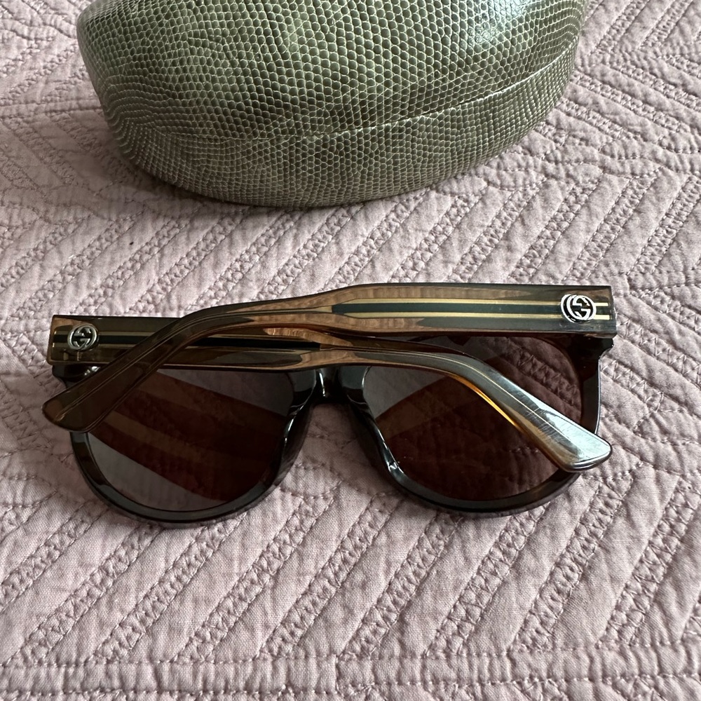 Gucci Women’s Sunglasses - Picture 8 of 9